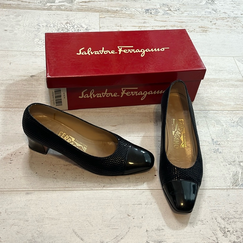 Vintage Salvatore Ferragamo Navy Pebble Suede Heels Size 6